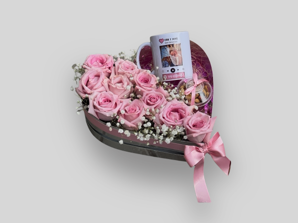 caja corazÓn floral mug personalizable y frutos secos