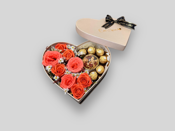 caja corazon floral frutos secos y chocolates